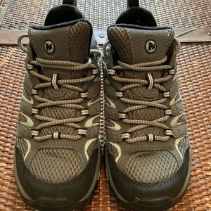 Merrell Womens hiking shoes, size 6.5, great condition Gortex ready to hike